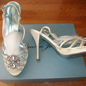 Lauren Jones Beige Jeweled Feather Heels Sandals 9